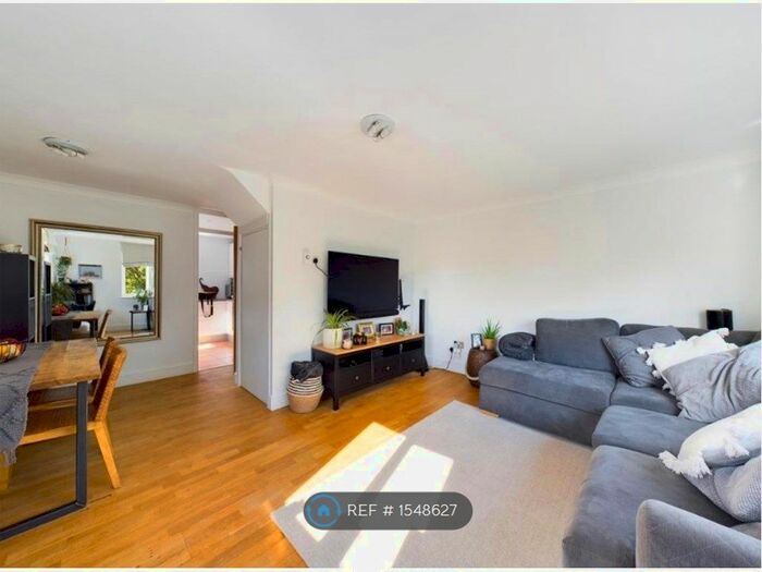 2 Bedroom Maisonette To Rent In Icknield Close, Ickleford, Hitchin, SG5