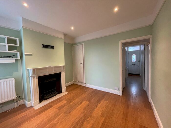 3 Bedroom Terraced House To Rent In St Saviours Crescent, Luton, LU1