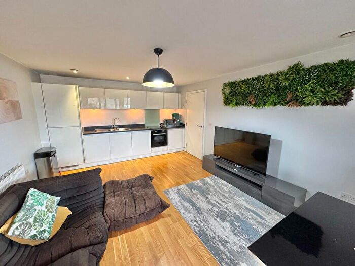 2 Bedroom Apartment For Sale In Rochdale Road, Manchester, M4