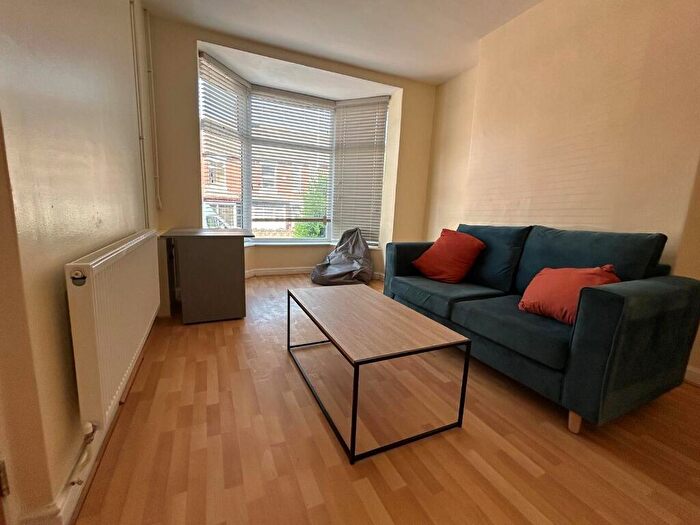 2 Bedroom Flat To Rent In Scott Lidgett Road, Stoke-On-Trent, ST6