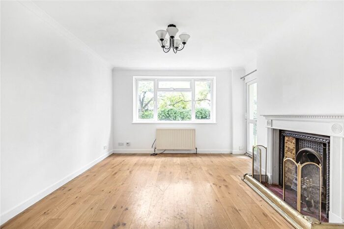 3 Bedroom Flat To Rent In Bulow Court, Pearscroft Road, Fulham, London, SW6