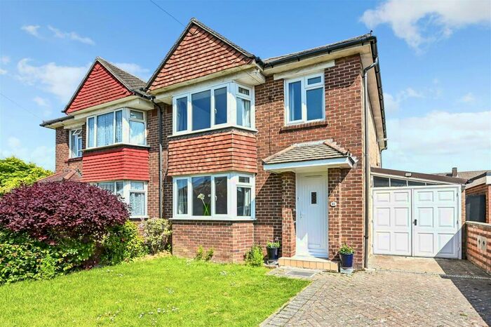 3 Bedroom Semi-Detached House To Rent In Dysart Avenue, PO6