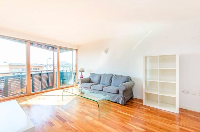 2 Bedroom Flat To Rent In Gainsborough Studios West, Islington, London, N1