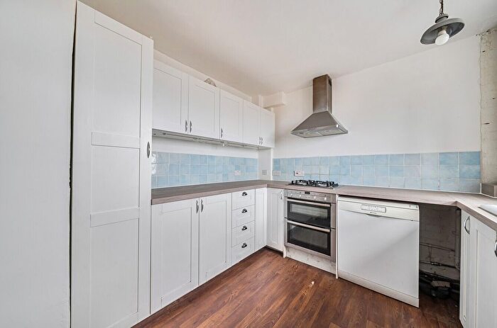 2 Bedroom Flat For Sale In Laburnum Road, Mitcham, CR4