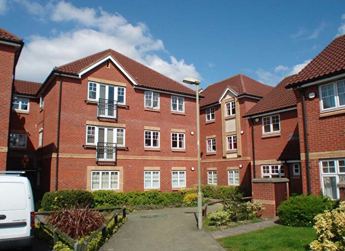 2 Bedroom Flat For Sale In Little Field, Oxford, OX4