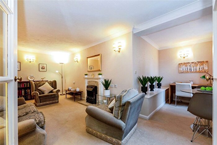2 Bedroom Flat For Sale In Manor Road North, Hinchley Wood, Esher, Surrey, KT10