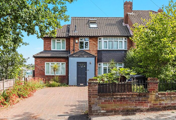 2 Bedroom Flat For Sale In Brunswick Park Road, London, N11