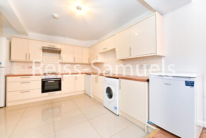 5 Bedroom Town House To Rent In Ferry Street, London, E14