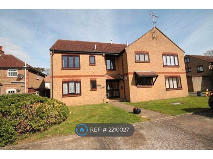 1 Bedroom Flat To Rent In Willowmead, Dorking, RH4