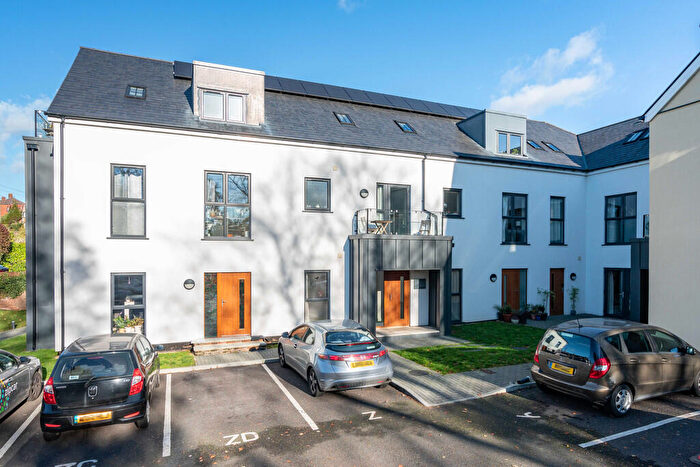 2 Bedroom Apartment To Rent In Chalkpit Lane, Dorking, RH4