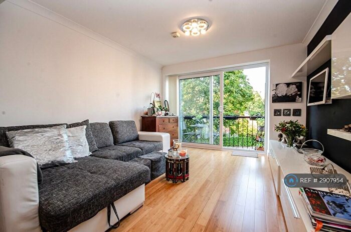 3 Bedroom Flat To Rent In Birch House, Southampton, SO16