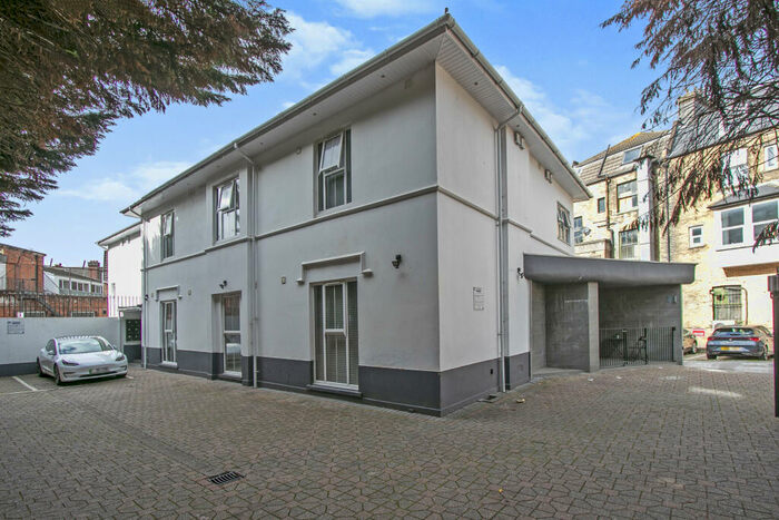 Studio To Rent In Wootton Gardens, Bournemouth, BH1