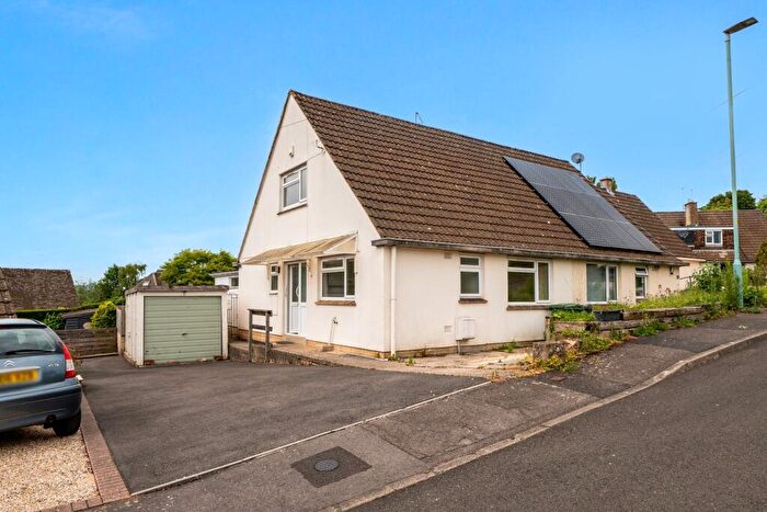 3 Bedroom Semi-Detached House For Sale In Weyhouse Close, Stroud, GL5
