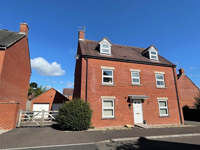 5 Bedroom Detached House To Rent In Park Road, Melksham, SN12