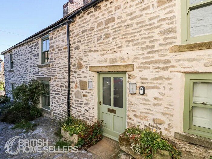 3 Bedroom Semi-Detached House For Sale In Castle Hill, Middleham, Leyburn, North Yorkshire, DL8