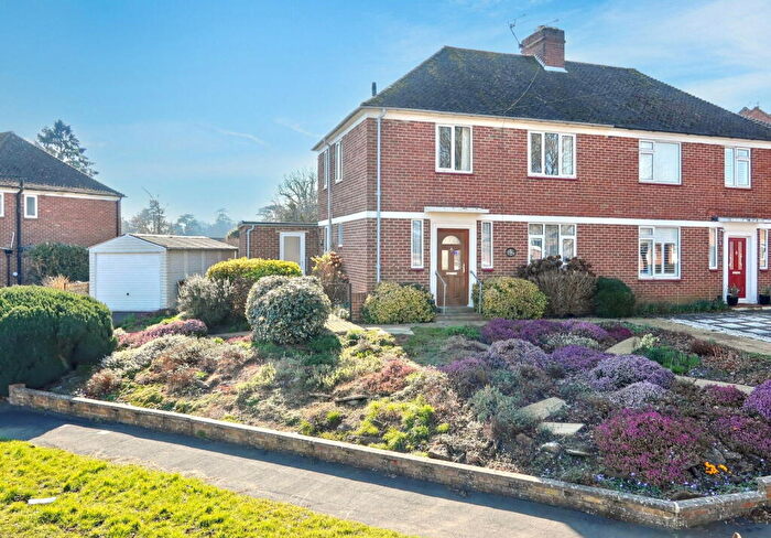 3 Bedroom Semi Detached House For Sale In Lime Avenue, Banbury, OX16