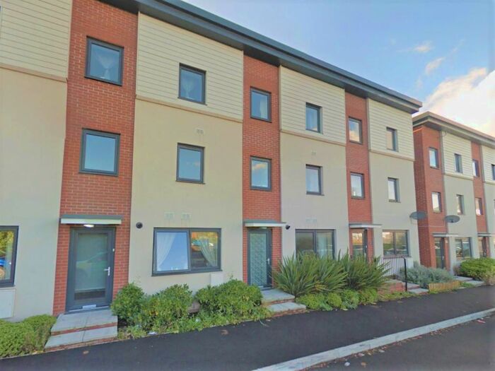 3 Bedroom Town House To Rent In Rodney Road, Newport, NP19