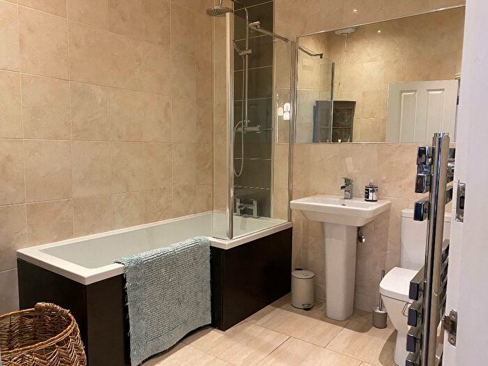 2 Bedroom Apartment To Rent In Bowlalley Lane, Hull, HU1