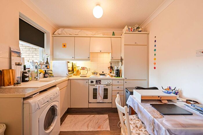 Studio To Rent In Bowmans Mews, Aldgate, London, E1