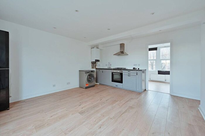 1 Bedroom Flat For Sale In Gladstone Road, Watford, WD17