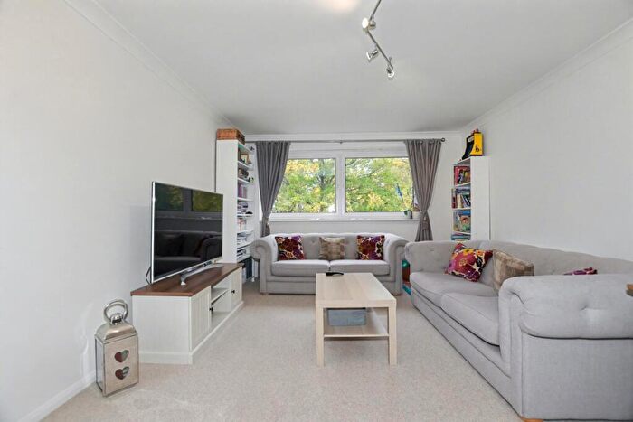 2 Bedroom Flat To Rent In Selworthy Close, Wanstead, E11