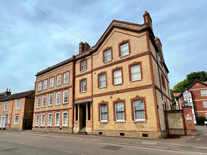 2 Bedroom Flat To Rent In Post Street, Godmanchester, PE29