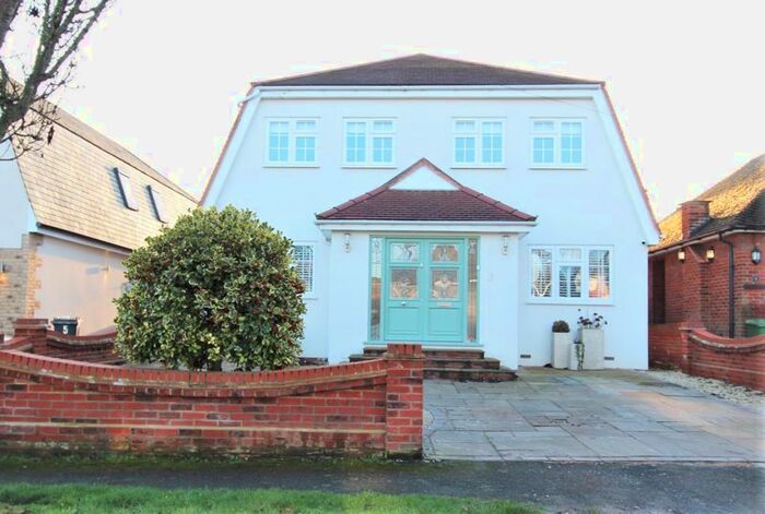5 Bedroom Detached House To Rent In Holmwood Avenue, Shenfield, CM15