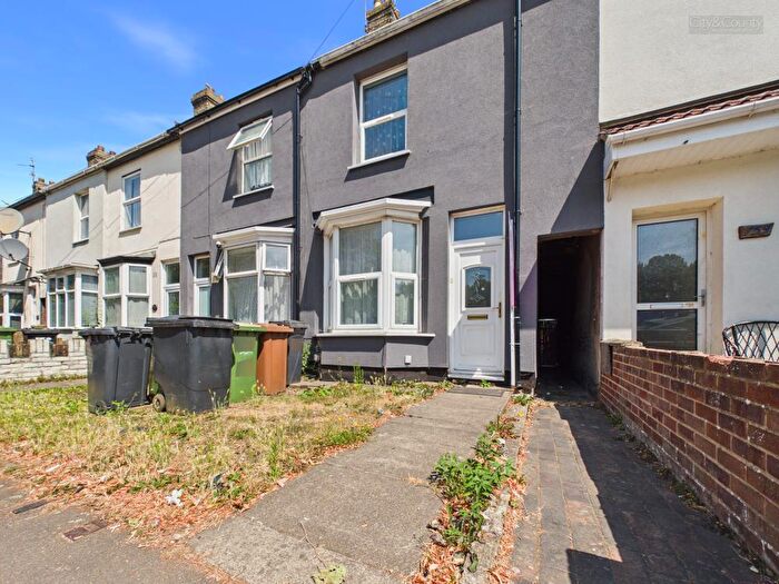 3 Bedroom Terraced House For Sale In Lincoln Road, Peterborough, PE1