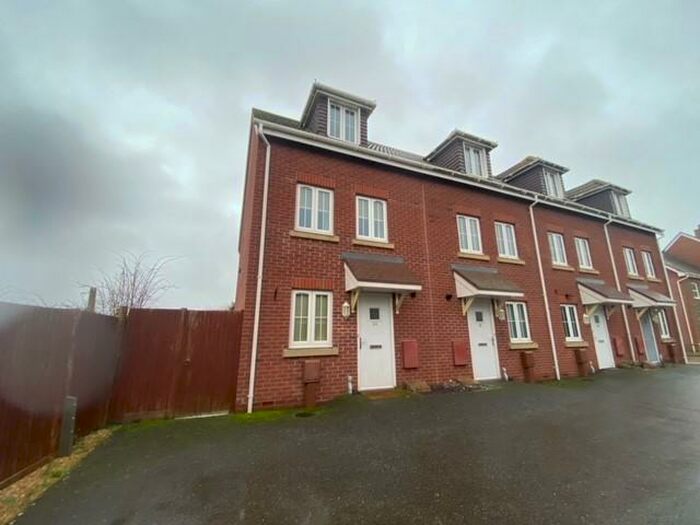 4 Bedroom End Of Terrace House To Rent In Rose Green, PO21