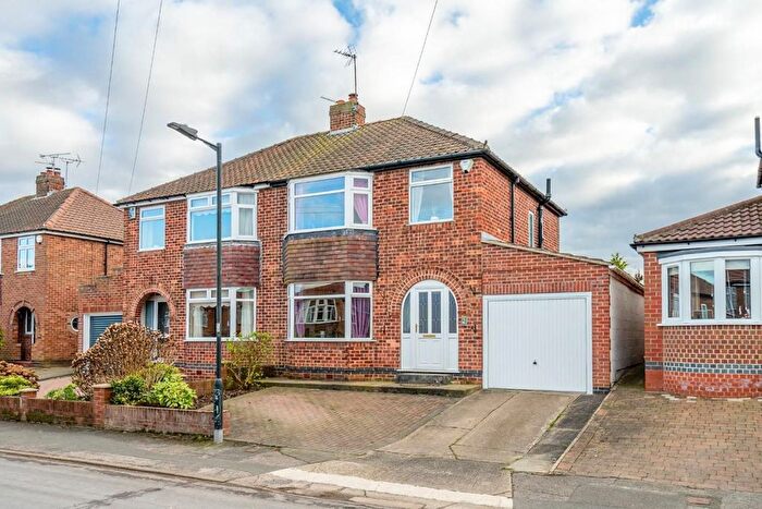 3 Bedroom Semi Detached House For Sale In Newland Park Drive, Hull Road, York, YO10