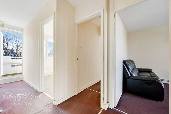 3 Bedroom Flat For Sale In Newington Green, London, N1
