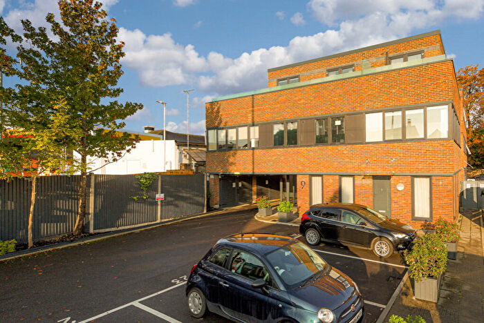 1 Bedroom Apartment For Sale In Ashtead Village, KT21