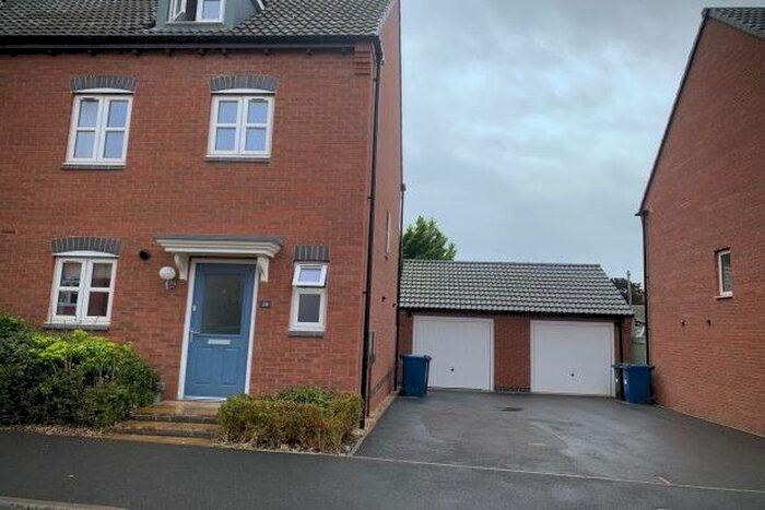 4 Bedroom Semi-Detached House To Rent In Autumn Close, Nottingham, NG2