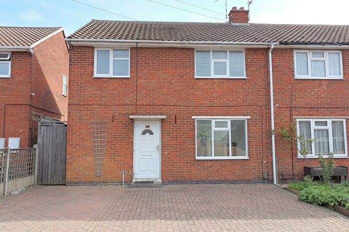 3 Bedroom Semi-Detached House For Sale In West Avenue, Wigston, LE18