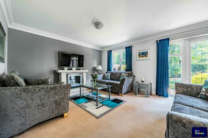 3 Bedroom Detached House To Rent In Heath Close, Little Heath, EN6