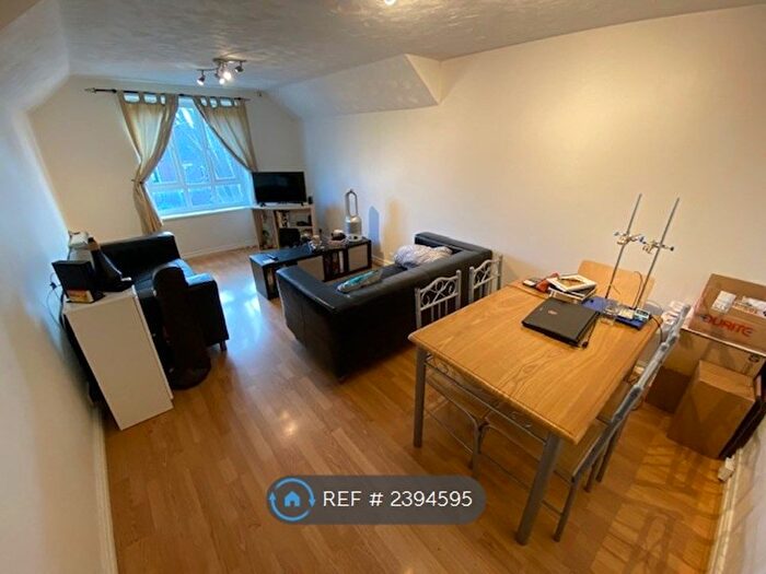 2 Bedroom Flat To Rent In Broomfield Lodge, Leeds, LS6