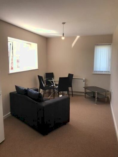 1 Bedroom Flat To Rent In High Street, Kingswinford DY6