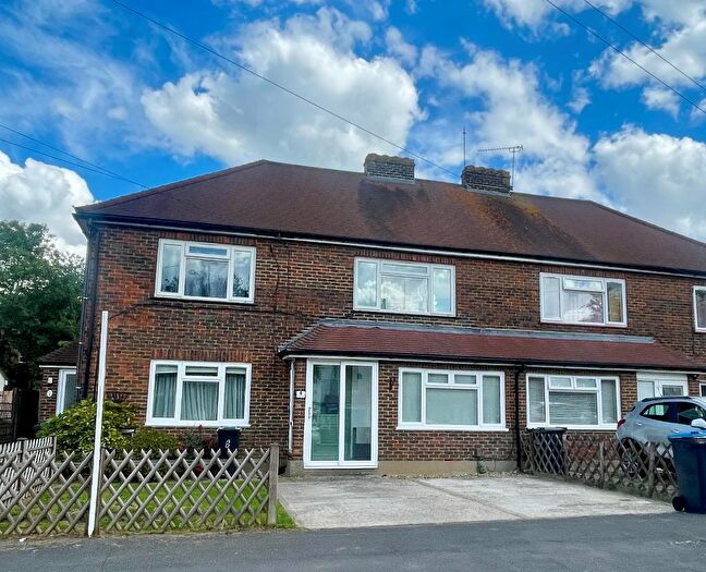 2 Bedroom Maisonette For Sale In Meadway, Warlingham, Surrey, CR6