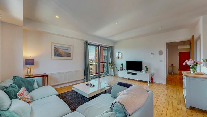 2 Bedroom Flat For Sale In Castlebank Drive, Glasgow, G11