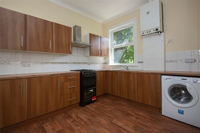 2 Bedroom Flat To Rent In Wood Street, Walthamstow, London, E17