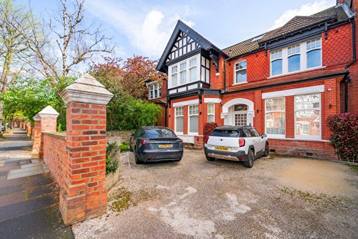 2 Bedroom Flat For Sale In Blakesley Avenue, Ealing, W5