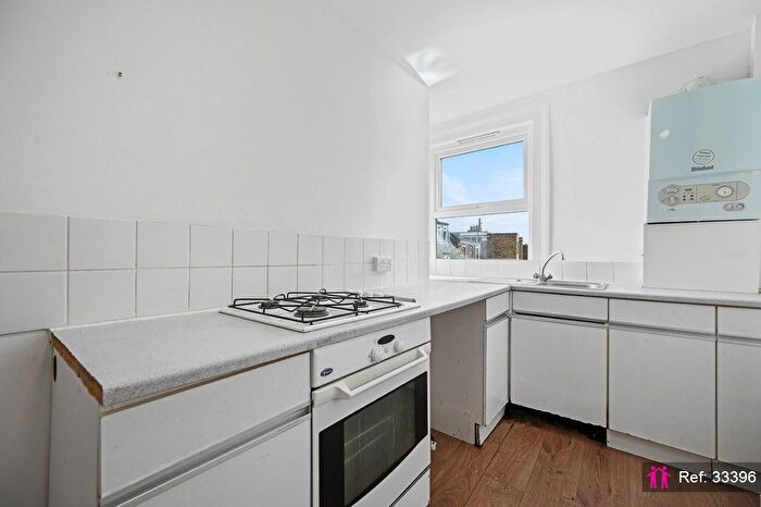 3 Bedroom Flat For Sale In Uxbridge Road, London, W12