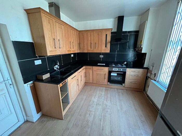 4 Bedroom End Of Terrace House To Rent In Radford Boulevard, Nottingham, Nottinghamshire, NG7