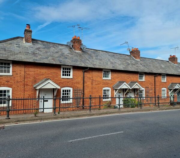 2 Bedroom Cottage To Rent In The Street, Wrecclesham, Farnham, GU10