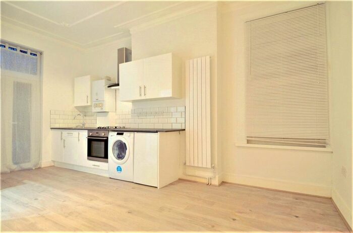 Studio To Rent In Eardley Road, London, SW16