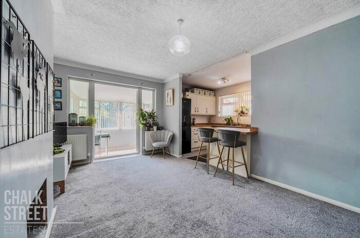 2 Bedroom Semi-Detached Bungalow For Sale In Arterial Avenue, Rainham, RM13