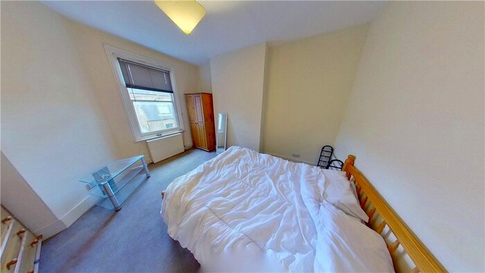 3 Bedroom Flat To Rent In Hackford Road, London SW9