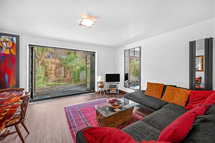 5 Bedroom Terraced House For Sale In Greenham Close, Waterloo, SE1