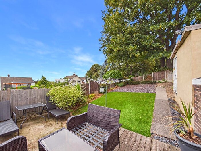 3 Bedroom Semi-Detached House For Sale In Rossiter Drive, Knottingley, WF11