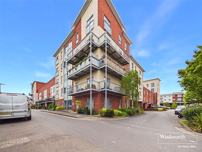 2 Bedroom Flat For Sale In Battle Square, Reading, Berkshire, RG30
